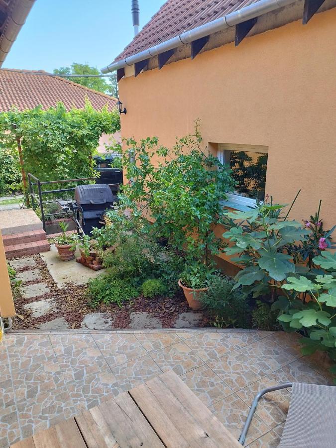 Gabi Vendeghaz Balatonkeresztúr Exterior foto